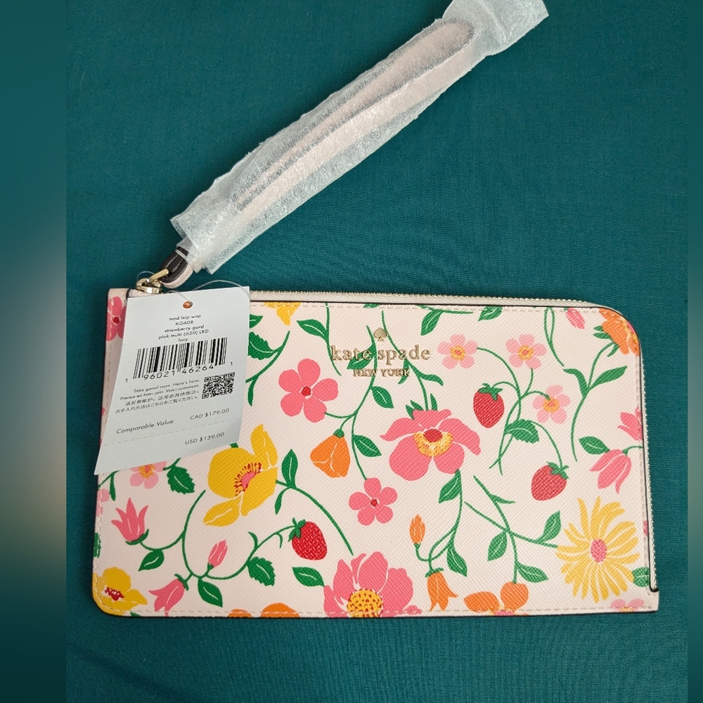 NWT Kate Spade Strawberry Wristlet 8x4.5